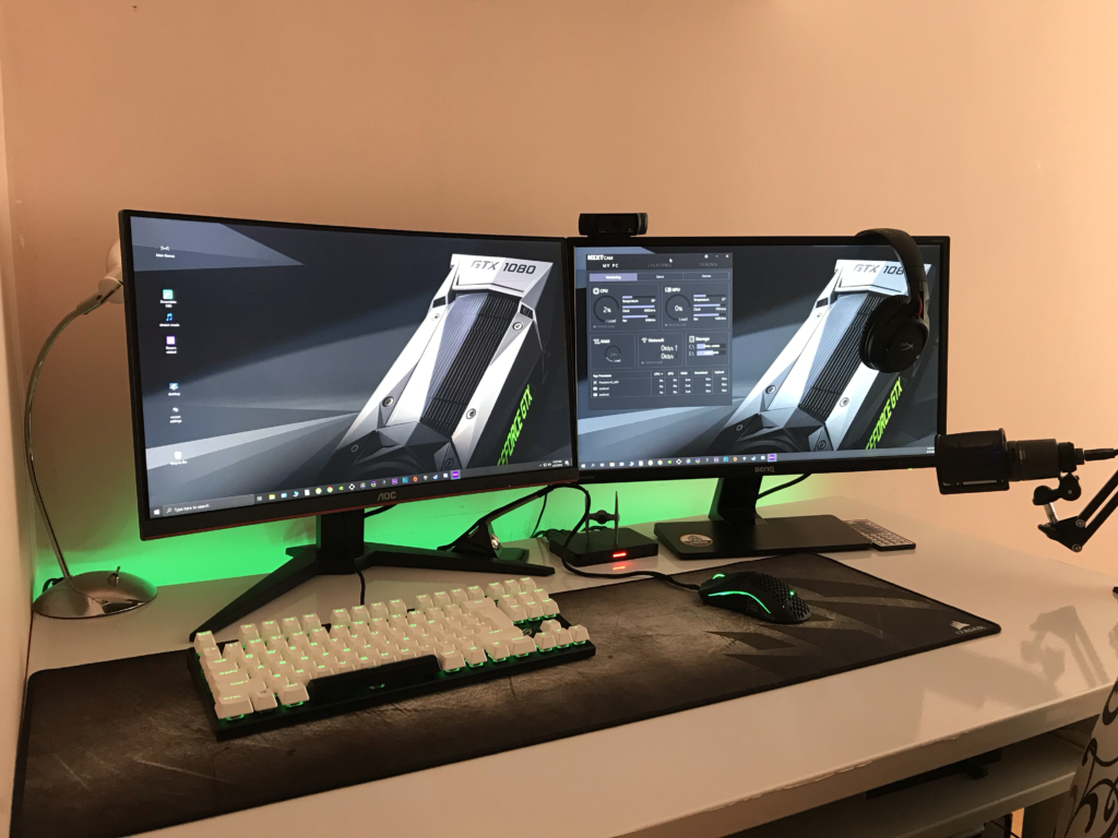 Can A Minimalist Setup Include Dual Monitors?