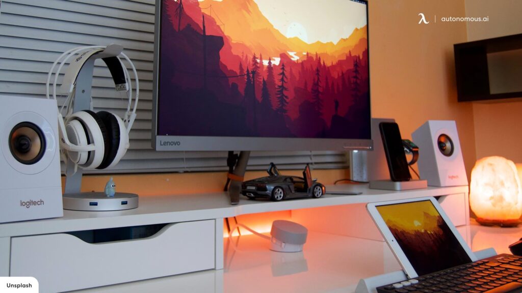 How Does Color Scheme Contribute To A Minimalist Office Setup?