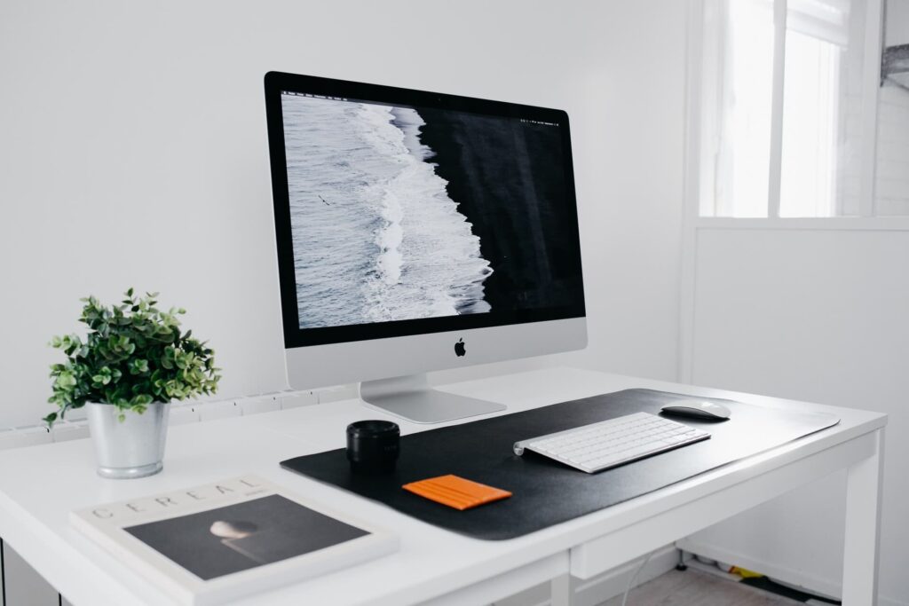 How To Maintain A Minimalist Office Setup?