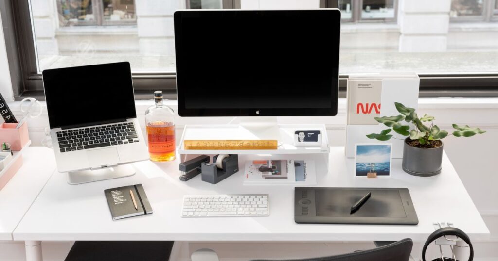 What Are The Best Minimalist Desk Accessories?